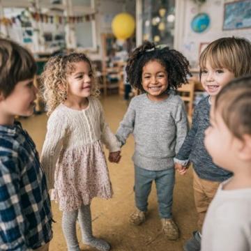 孩子幼兒園就該學(xué)一年級知識嗎？快樂童年與壓力教育的糾結(jié)，求支招！