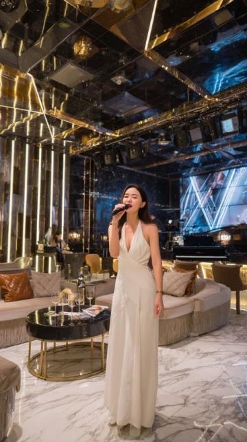 大S攜新婚丈夫奢華用餐引熱議,消費(fèi)過萬元背后的愛情觀探討