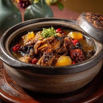 品味江蘇經(jīng)典:紅燒獅子頭——舌尖上的幸福佳肴