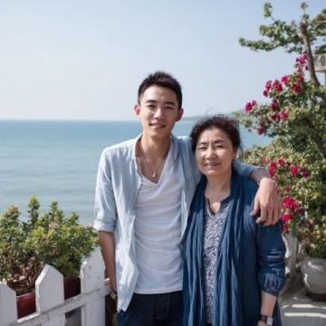 張大姐回國處理事務(wù)賣房，兩人世界變一人世界享受寧靜時光