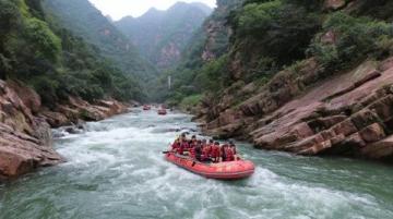 平山清風峽,人少景美，沒有過多雕飾的原生態(tài)山谷。因地勢生態(tài)原因，空氣十分清新