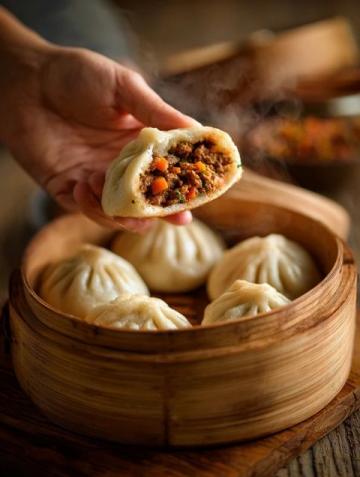 如何制作經(jīng)典紅豆沙粽和鮮肉蛋黃粽？詳細步驟分享