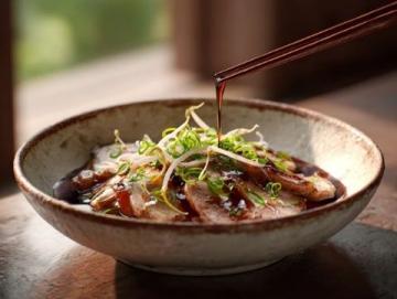 深秋大食堂午餐菜單：炸雞腿配肉絲面，溫暖又美味