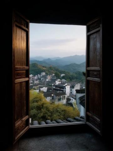 績(jī)溪，這座鑲嵌在皖南山區(qū)的千年古城，是徽州文化的重要發(fā)源地