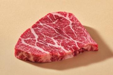 有朋友問(wèn)李佳琦15分鐘賣(mài)出的10000份的牛排是不是合成肉？質(zhì)量到底怎么樣？到底
