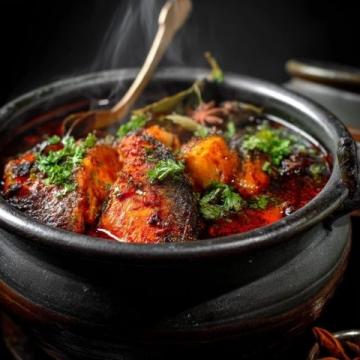 家常美食達(dá)人分享重慶香辣排骨做法，軟爛脫骨超級好吃