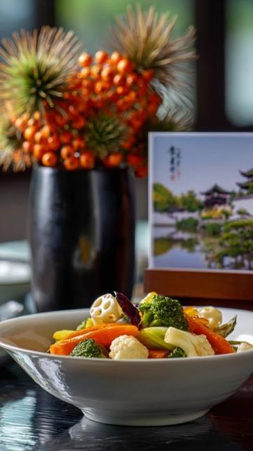 春末養(yǎng)肝菜清蒸蘆筍百合炒蝦仁美味方便