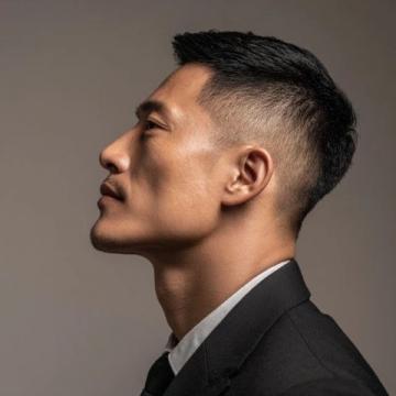 吳彥祖開設(shè)英語課引發(fā)爭議:明星效應(yīng)與知識付費(fèi)難題