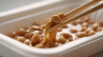 探索中式小吃的秘密——肉夾饃與老婆餅的文化奧秘