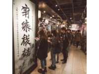 柳州人氣爆棚！數(shù)百食客排隊(duì)試吃網(wǎng)紅小吃店，真有那么美味嗎？