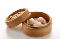 芋餃?zhǔn)侵袊?guó)南方（尤其是福建、江西等地）的傳統(tǒng)小吃，外皮用芋頭和淀粉制作