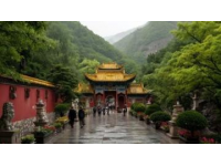 太原蒙山大佛景區(qū)探秘：云霧中的千年古佛遺址之旅