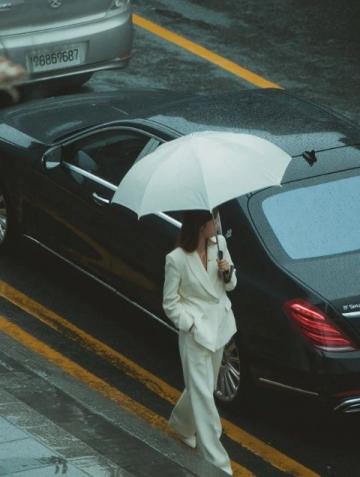 擁有深藍(lán)S07后，上午參加朋友婚禮，開(kāi)個(gè)婚車