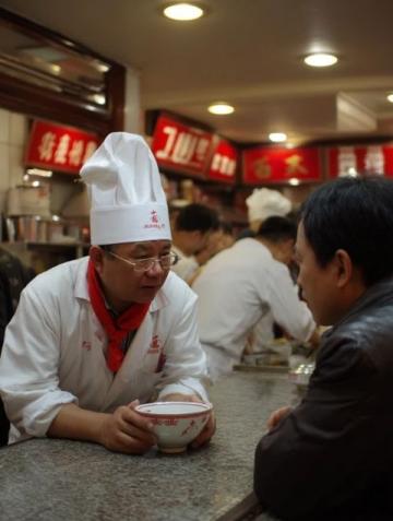 廣州老字號(hào)吳財(cái)記面家:近70年傳承的經(jīng)典云吞面店
