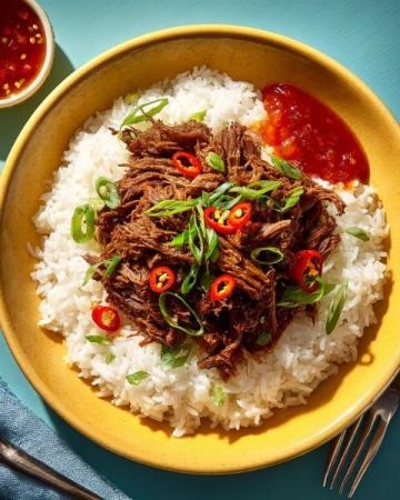 青椒肉絲，這道經(jīng)典的中式家常菜，以其色澤鮮艷、口感豐富而受到眾多食客的喜愛