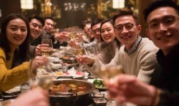 美國友人埃爾凱文探秘廣西美食以味為媒，架起文化交流之橋
