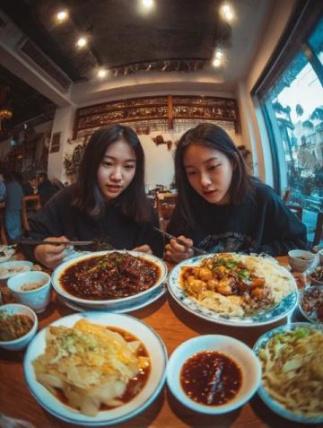 侶行夫婦南京戶外展美食盛宴，共享環(huán)球冒險(xiǎn)故事與野食魅力