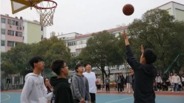 余姚一位75歲的老球迷帶領(lǐng)三支門(mén)球隊(duì)征霸全國(guó)