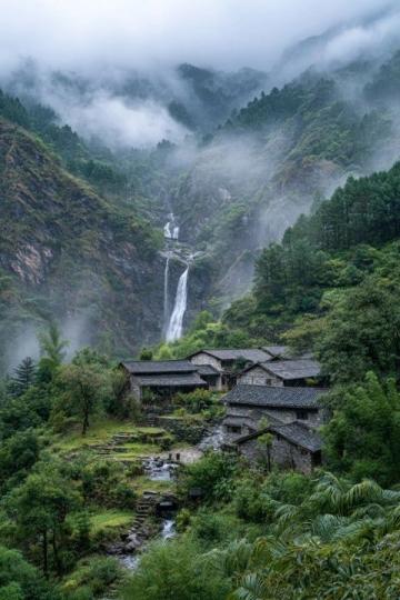湘西芙蓉鎮(zhèn):瀑布之巔的古韻魅力夜游體驗
