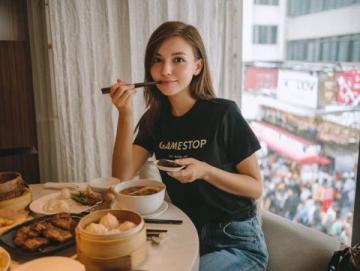 上海學子共度溫馨年夜，美食薈萃盡顯青春風采
