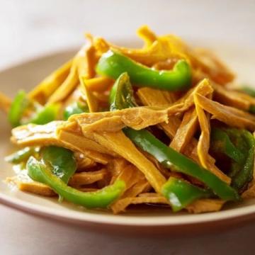 青椒肉絲，這道經(jīng)典的中式家常菜，以其色澤鮮艷、口感豐富而受到眾多食客的喜愛