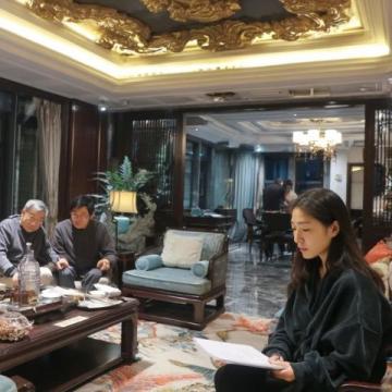 真愛無阻:玫瑰姐姐與朋友探訪劉總的全新研發(fā)工作室