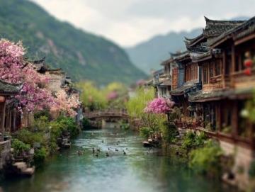 家人們，今天我要給大家?guī)硪环莩舻馁F陽旅行攻略！貴陽可是有著山中有城
