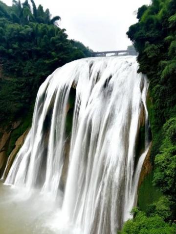 以下是云南最值得一游的景點(diǎn)推薦，結(jié)合最新旅游資訊整理