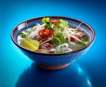 粉蒸肉是一道經(jīng)典的中式菜肴，肉質(zhì)軟糯，米粉香濃，口感豐富,以下是詳細(xì)的做法