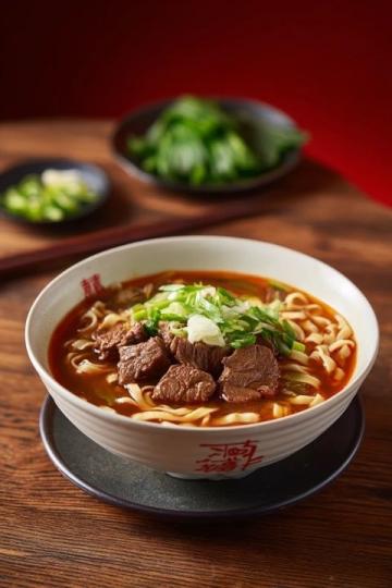 林清教你做刀削牛肉面：關(guān)鍵在于面條彈牙、湯汁醇厚、牛肉酥嫩