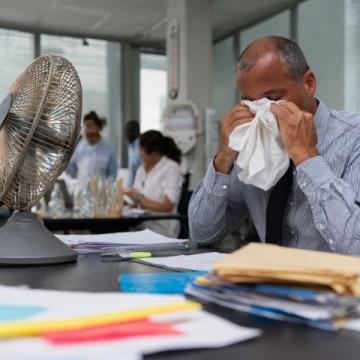 高溫來襲：防暑降溫小貼士，守護(hù)健康每一天