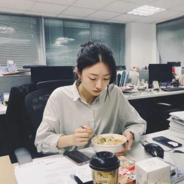 下班后自己做飯，小琳三個(gè)月瘦6厘米，皮膚變好！