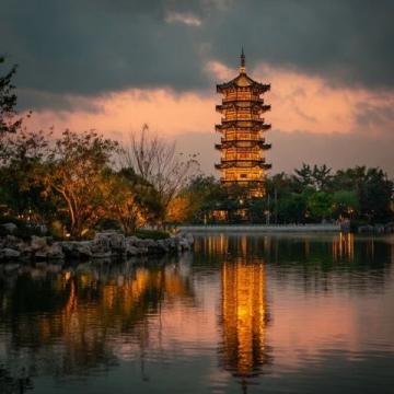 屈原公園點綴沅江畔，常德城里的璀璨明珠