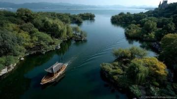 體驗(yàn)五一假期南京旅游魅力：融合歷史、美食與現(xiàn)代生活
