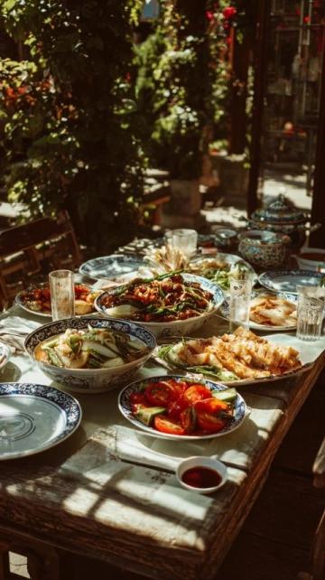 貴州安順特色美食探秘：不可錯(cuò)過的當(dāng)?shù)匦〕試L鮮記