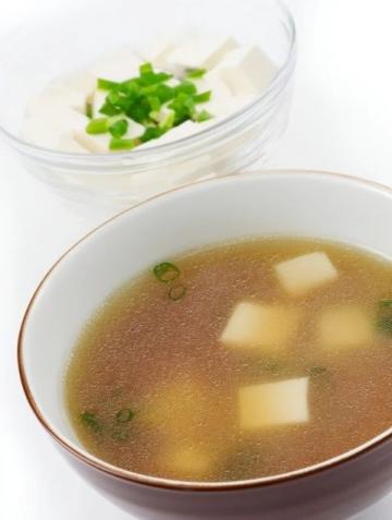 細(xì)水長流：家常白菜豆腐三鮮湯，老少咸宜的清補(bǔ)佳肴！