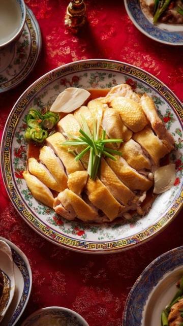山東美食豐富多樣，既有經(jīng)典的傳統(tǒng)菜肴，也有地方特色小吃