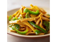 青椒肉絲，這道經(jīng)典的中式家常菜，以其色澤鮮艷、口感豐富而受到眾多食客的喜愛