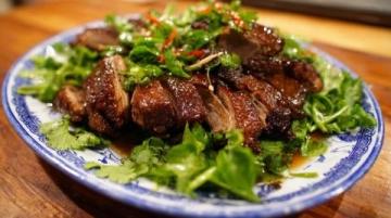 新安縣的美食探索：老李燒雞、峪里柿餅與北冶紅新鹵肉，不容錯過的地方風(fēng)味！