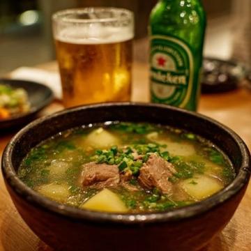 街頭偶遇寶藏小館牛肉鍋配小酒太絕啦，推薦首爾必吃小鎮(zhèn)！