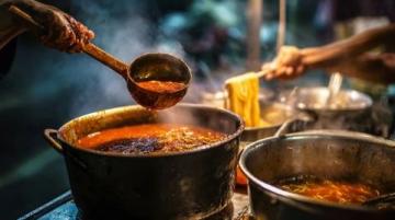 云南邊境油嗆料理探秘:高溫快炒下的美食之旅