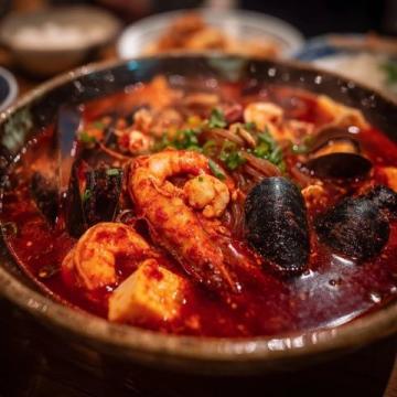 鄭州夏日尋味記：與KOL同探蘇北龍蝦館，一飽口福的美味盛宴
