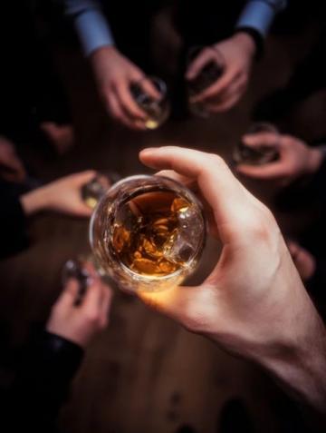 暢飲之道：全面解析喝酒常識(shí)與禮儀