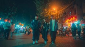 夜幕下的北京:繁華與喧囂并存