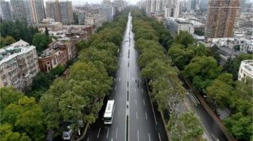 廣州的氣溫漸漸攀升，假期里總想著到戶外走走,交通便利、地鐵直達(dá)的白云山