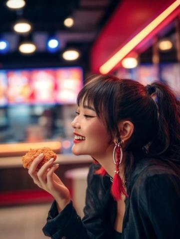 一條菜少、還貴的差評(píng)，如何讓這家5元自助快餐店逆襲成網(wǎng)紅？