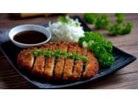 脆皮五花肉是一道特色鮮明的美食，因其獨(dú)特的口感與風(fēng)味而廣受大眾喜愛