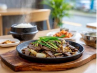 10分鐘速成！洋蔥炒肉家?？焓植?，鮮香開(kāi)胃又下飯