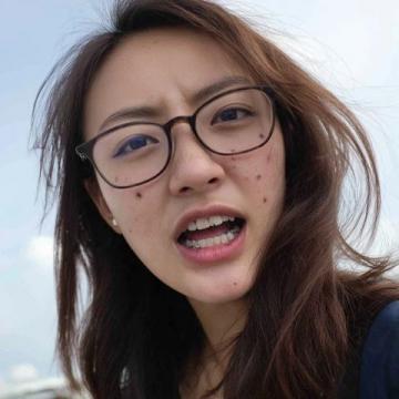 女兒一個(gè)很要好的湖北恩施的大學(xué)同學(xué)小辣去年就邀請(qǐng)我們一家暑假去湖北游玩