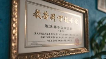 江蘇婚禮車隊(duì)遇高考禁行路段，交警暖心護(hù)航見證感人一幕